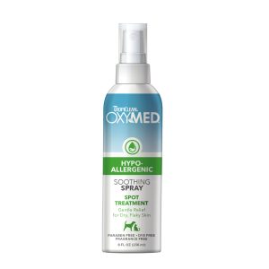 ספריי TropiClean OxyMed היפו־אלרגני 236 מ"ל – מספק הקלה בגירודים, יובש ואי־נוחות בעור לכלבים וחתולים, ללא פרבנים.