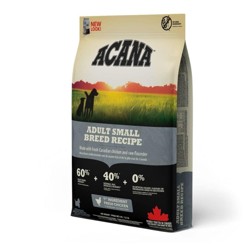 שק מזון יבש לכלבים בוגרים מגזע קטן.