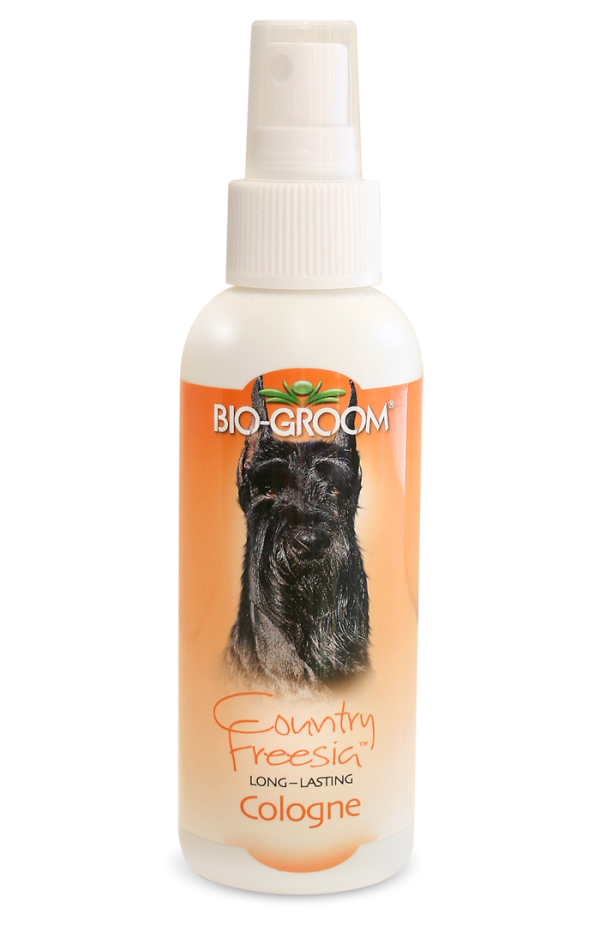בקבוקי תרסיס 118 מ"ל של Bio Groom – בושם לכלבים וחתולים בארבעה ריחות: אירוס כפרי, ג’ינג’ר לבן, יערה פראית ותפוח רענן.