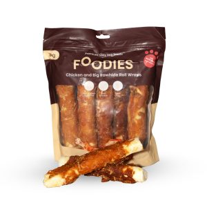 שק חטיפי לעיסה טבעיים לכלבים עם גלילות עוף או ברווז, לעיסה ממושכת ולשמירה על שיניים נקיות ובריאות.