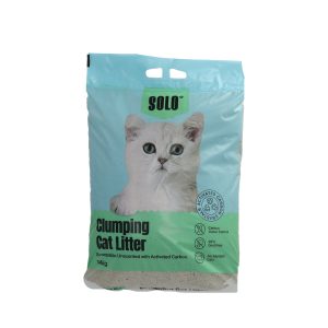 שק חול מתגבש לא־ריחני עם פחם פעיל לחתולים.